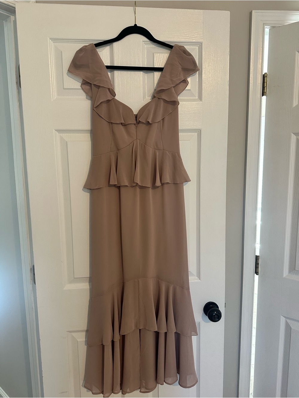 Women's show me you mumu Ruffle Tiered Midi Dress in Taupe